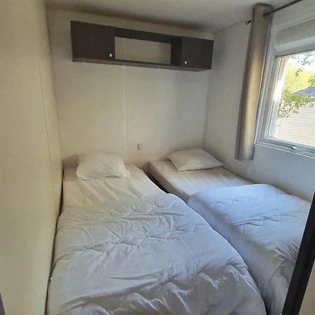 Les Petites Minaudieres *