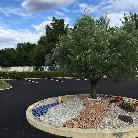 Les Petites Minaudieres