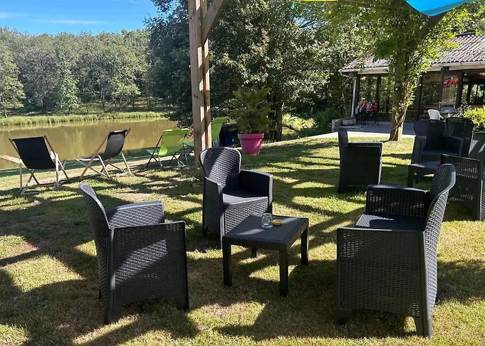 Les Petites Minaudieres Camping Coussay-les-Bois