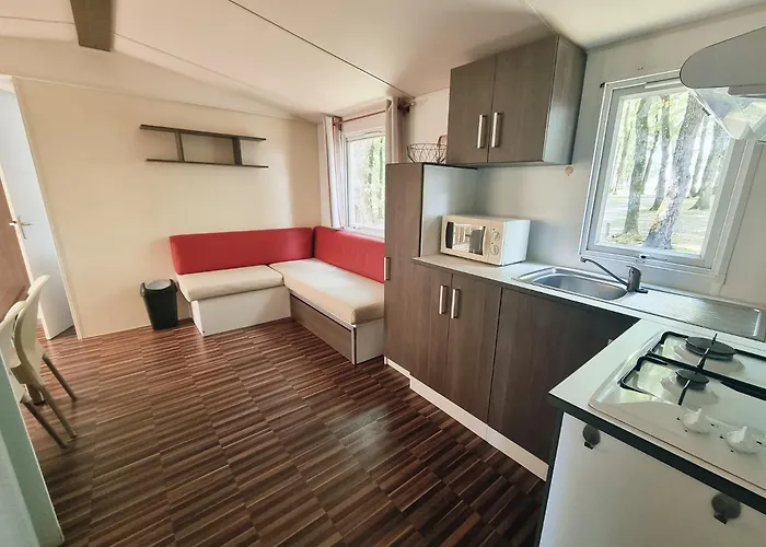 Les Petites Minaudieres Camping *