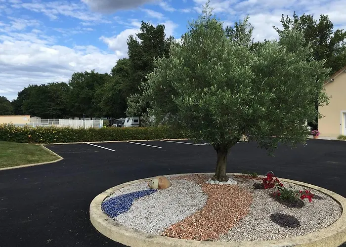 Les Petites Minaudieres