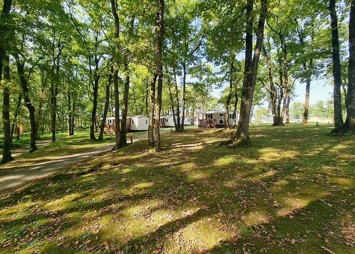 Les Petites Minaudieres